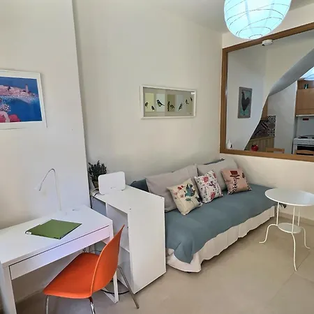 Old Town & Office, 300mbps Wifi Apartment *