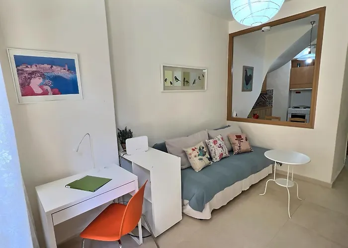 Old Town & Office, 300mbps Wifi Apartment *